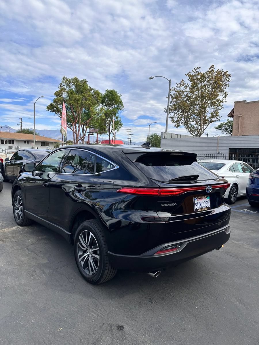 Used 2021 Toyota Venza LE AWD/4WD image 6
