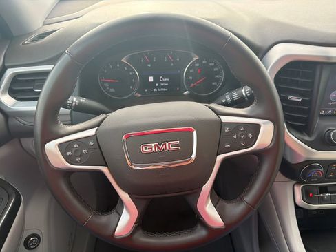 Used 2023 GMC Acadia SLT image 16