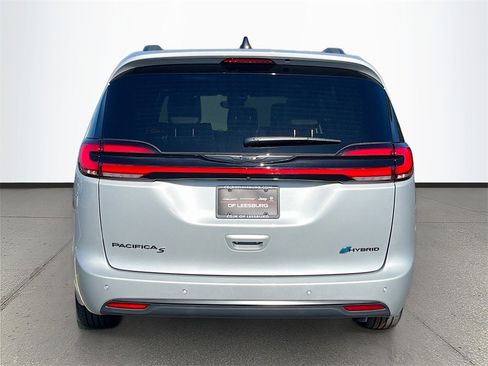 Certified 2024 Chrysler Pacifica Premium image 6