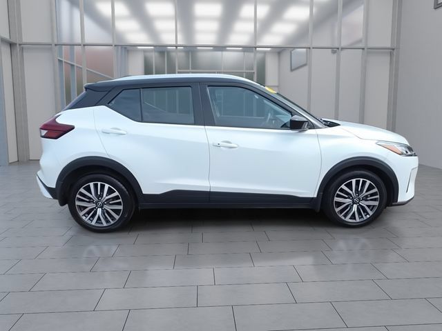 Certified 2023 Nissan Kicks SV FWD image 9