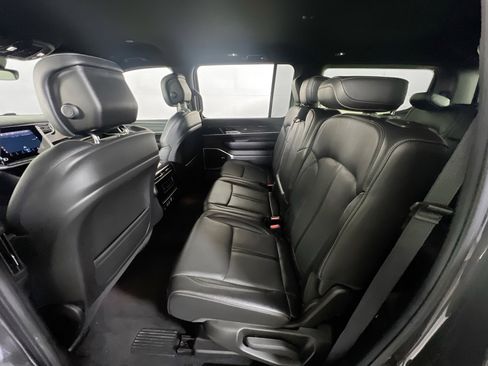 Used 2022 Jeep Wagoneer Series III AWD/4WD image 24