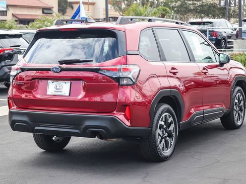 Certified 2025 Subaru Forester Premium AWD/4WD image 5