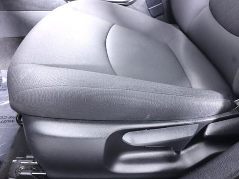 Used 2020 Toyota Corolla LE image 27