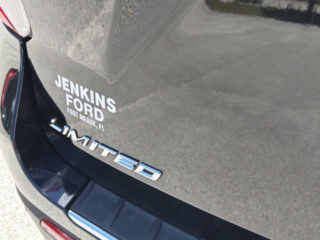 Used 2023 Ford Explorer Limited w/ Equipment Group 301A RWD image 14