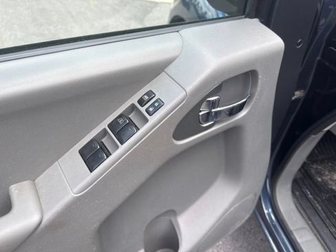 Used 2016 Nissan Frontier SV w/ SV Value Truck Package AWD/4WD image 8