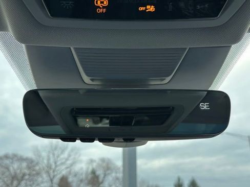 Certified 2025 Volkswagen Tiguan SE w/ Panoramic Sunroof Package image 39