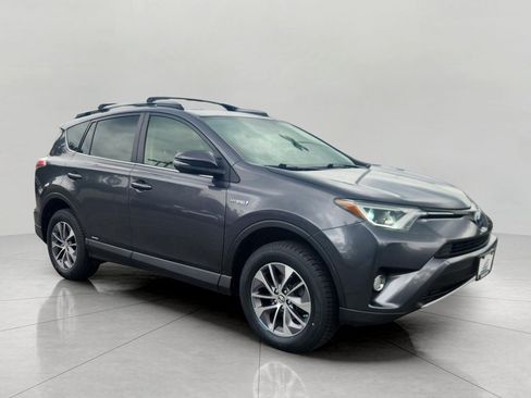 Used 2018 Toyota RAV4 XLE AWD/4WD image 1