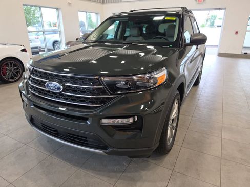 Used 2023 Ford Explorer XLT w/ Equipment Group 202A AWD/4WD image 2