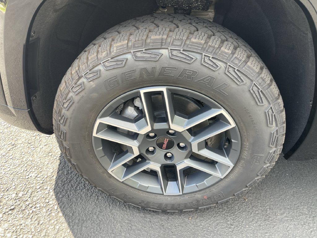 New 2027 GMC Terrain AT4 w/ Technology Package II AWD/4WD image 32