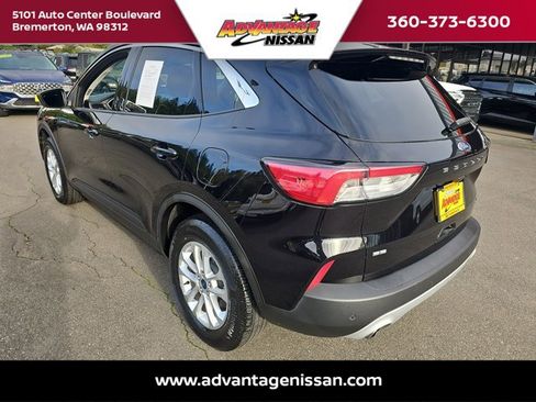 Used 2021 Ford Escape SE image 3