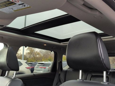 Used 2023 Nissan Rogue SV w/ SV Premium Package image 14