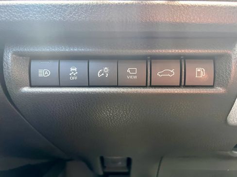 Used 2025 Toyota Camry Hybrid AWD/4WD image 27
