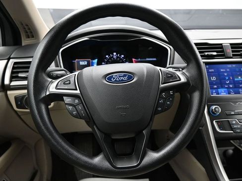 Used 2020 Ford Fusion SE FWD image 14