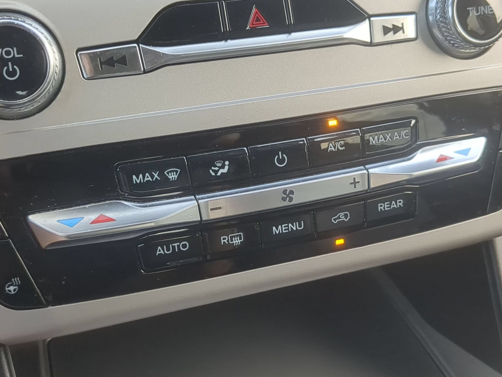 Used 2023 Ford Explorer XLT w/ Equipment Group 202A AWD/4WD image 24