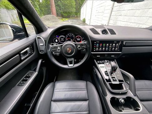 Certified 2023 Porsche Cayenne Turbo AWD/4WD image 11