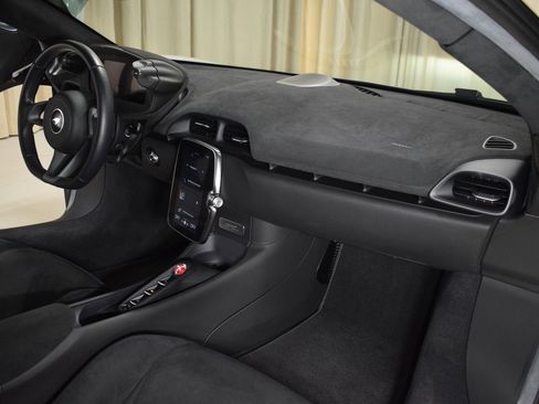 Used 2023 McLaren Artura image 20