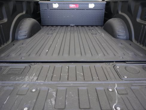 Used 2026 Ford F450 Platinum w/ FX4 Off-Road Package AWD/4WD image 39