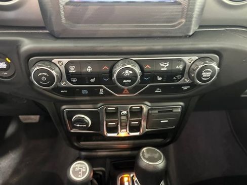 Used 2023 Jeep Wrangler Unlimited w/ Cold Weather Group AWD/4WD image 23