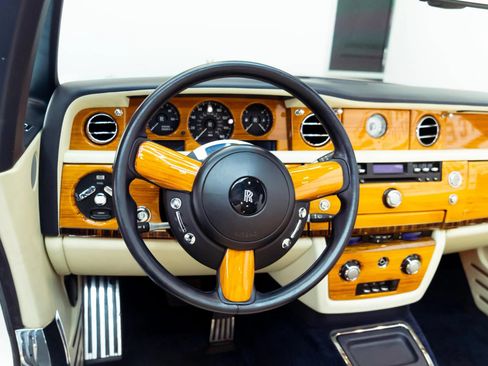 Used 2011 Rolls-Royce Phantom Drophead Coupe RWD image 20