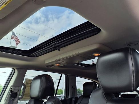 Used 2013 Buick Enclave Premium FWD image 19