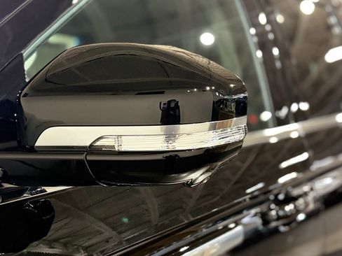 New 2026 Lincoln Navigator Premiere AWD/4WD image 17