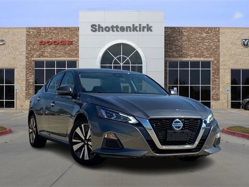 Used 2022 Nissan Altima 2.5 SV image 1