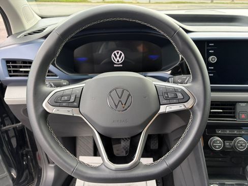 Used 2024 Volkswagen Taos SE AWD/4WD image 9