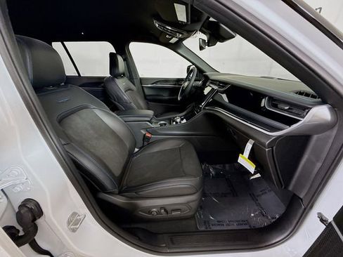 Used 2024 Jeep Grand Cherokee Trailhawk image 29