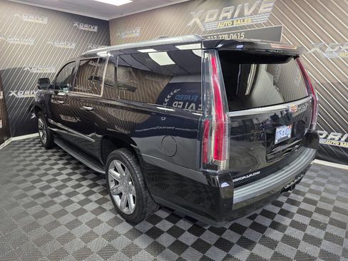 Used 2018 Cadillac Escalade ESV Luxury image 11