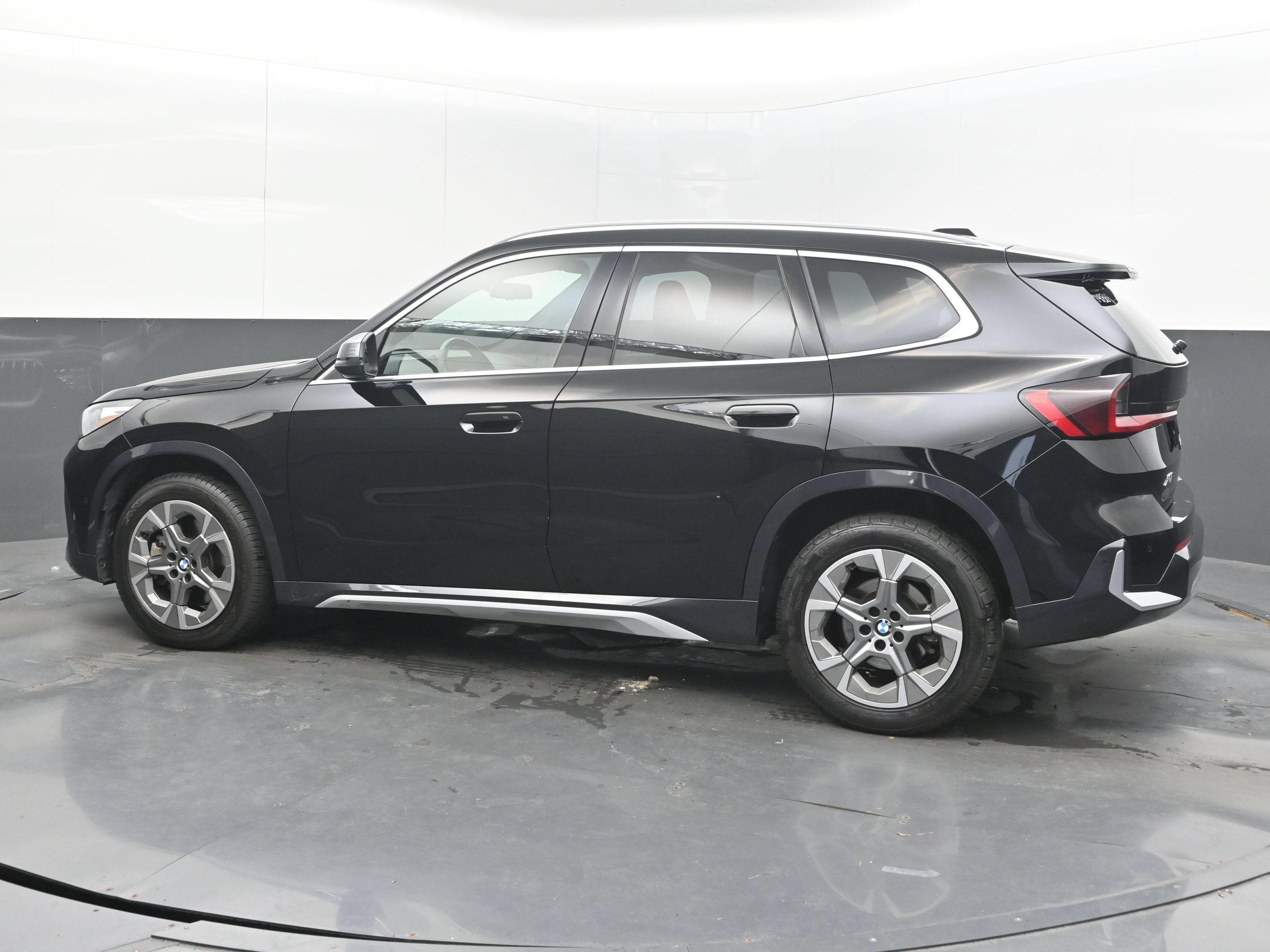 Used 2025 BMW X1 xDrive28i AWD/4WD image 7