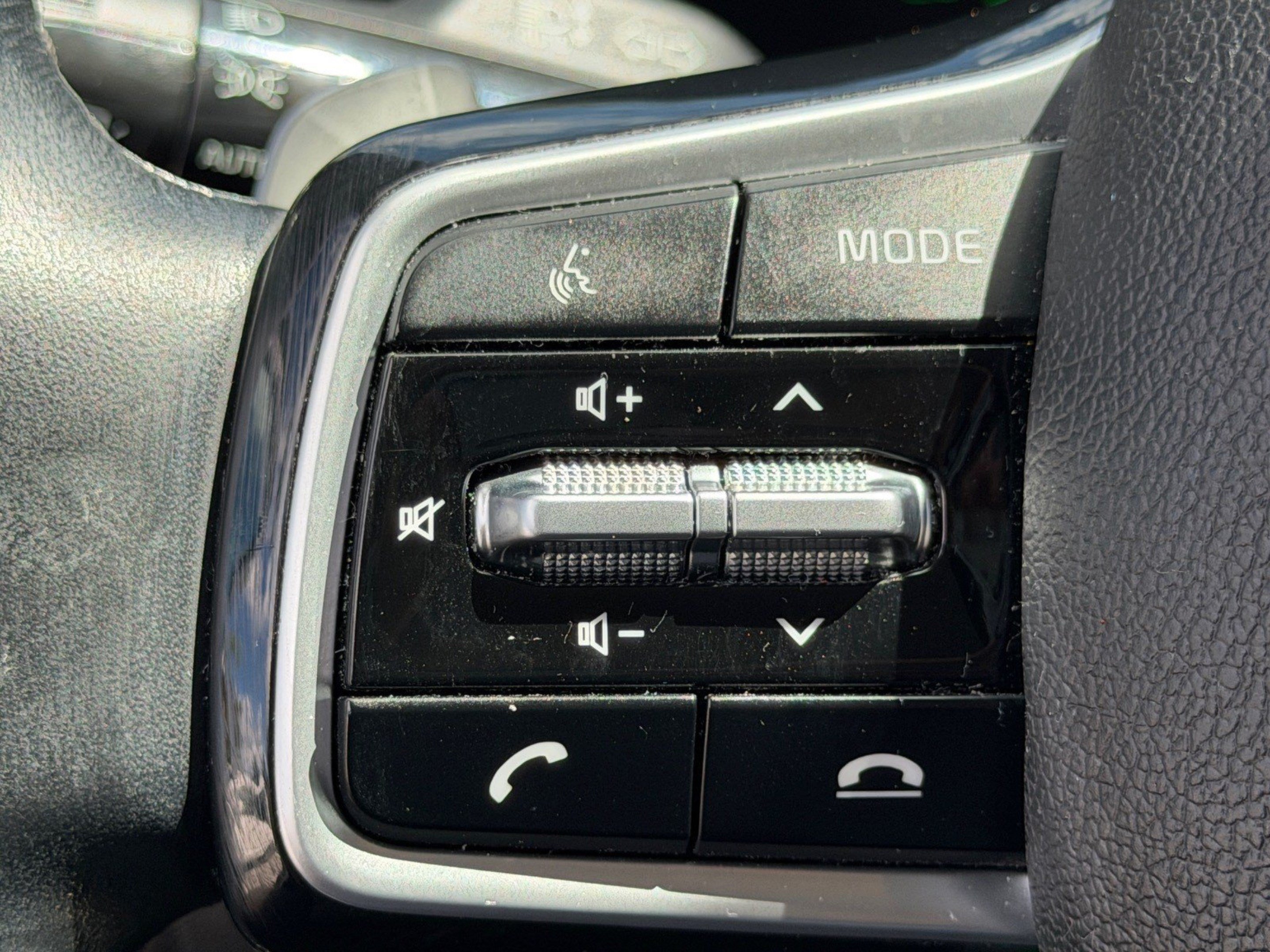 Used 2022 Kia Sorento S FWD image 32