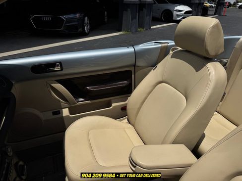 Used 2010 Volkswagen Beetle Convertible FWD image 23