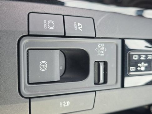 Used 2023 Toyota Prius XLE AWD/4WD image 24