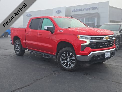 Used 2022 Chevrolet Silverado 1500 LT AWD/4WD image 1