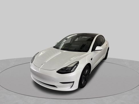 Used 2023 Tesla Model 3 Standard Range RWD image 4
