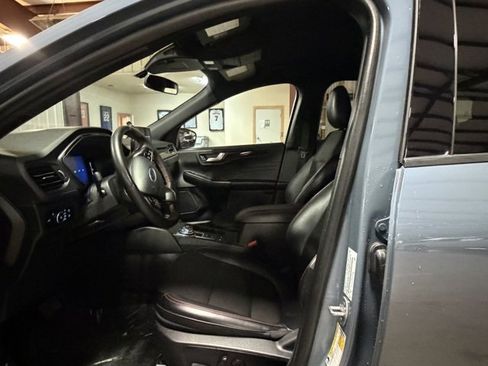 Used 2025 Ford Escape ST-Line Select image 12