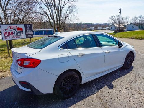 Used 2017 Chevrolet Cruze Premier FWD image 3
