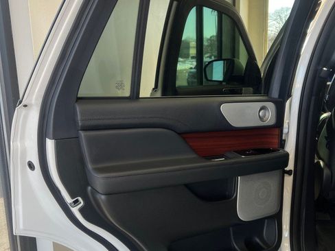 Used 2024 Lincoln Navigator Reserve AWD/4WD image 17