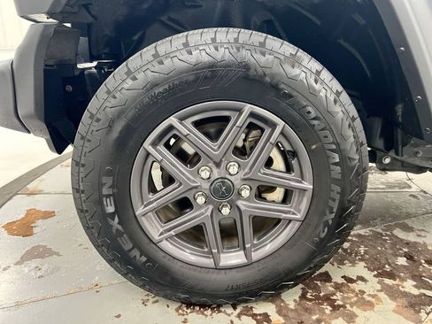 Used 2025 Jeep Wrangler Unlimited Sport AWD/4WD image 26