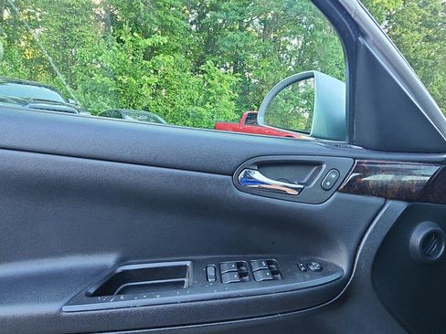 Used 2013 Chevrolet Impala LT w/ LT Sunroof Package FWD image 15