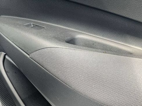 Used 2021 Toyota Corolla LE FWD image 12