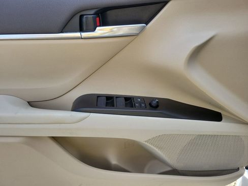 Used 2021 Toyota Camry LE image 14