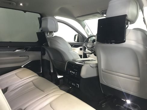 Used 2023 Jeep Wagoneer 2WD w/ Convenience Group I image 12