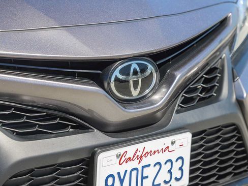 Used 2023 Toyota Camry SE FWD image 5