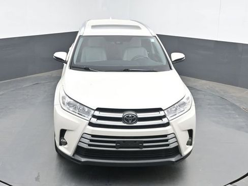 Used 2019 Toyota Highlander XLE w/ Carpet Mat Package (TMS) AWD/4WD image 20