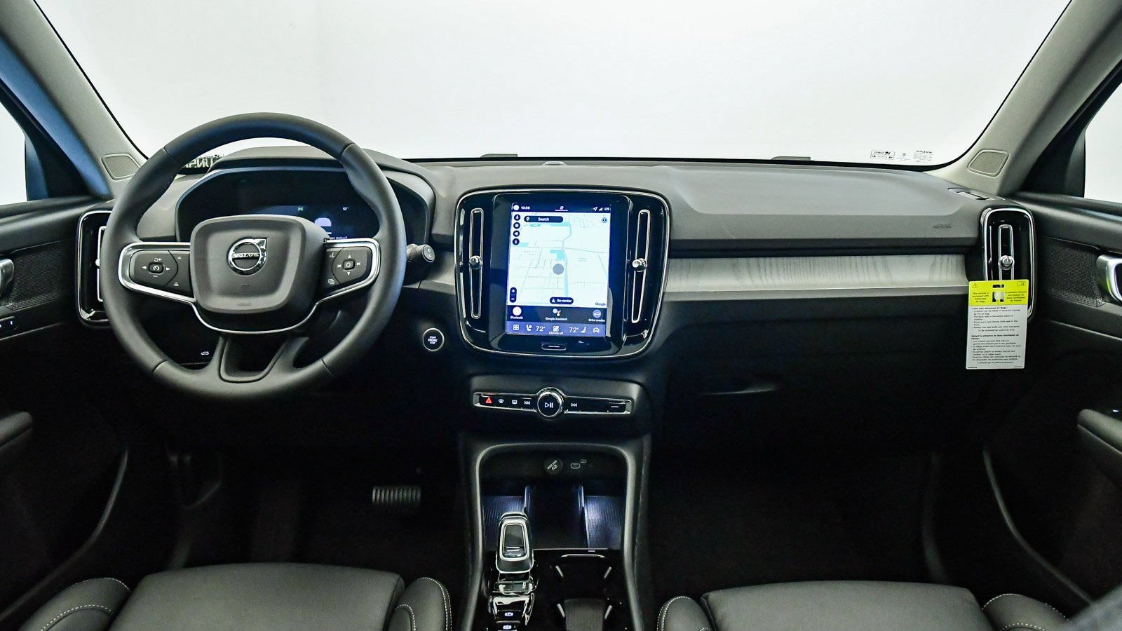Certified 2026 Volvo XC40 B4 Plus w/ Climate Package FWD image 15