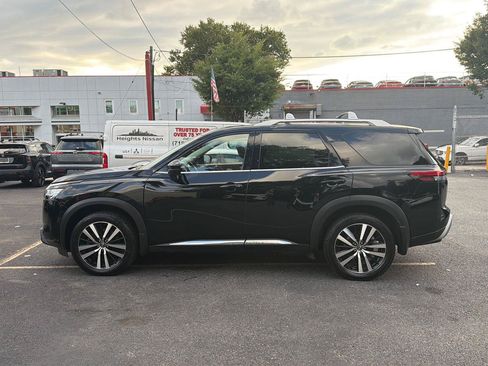 Used 2024 Nissan Pathfinder Platinum AWD/4WD image 6