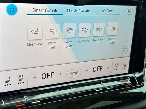 Used 2025 Volkswagen Atlas Cross Sport SE image 34