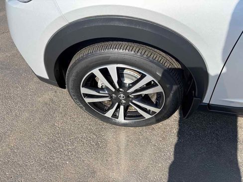 Used 2019 Nissan Kicks FWD image 33