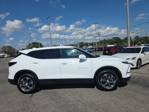 Used 2025 Chevrolet Blazer LT AWD/4WD image 3